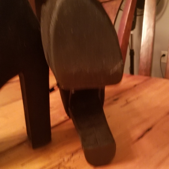 Shoes - Picture 2 of 5